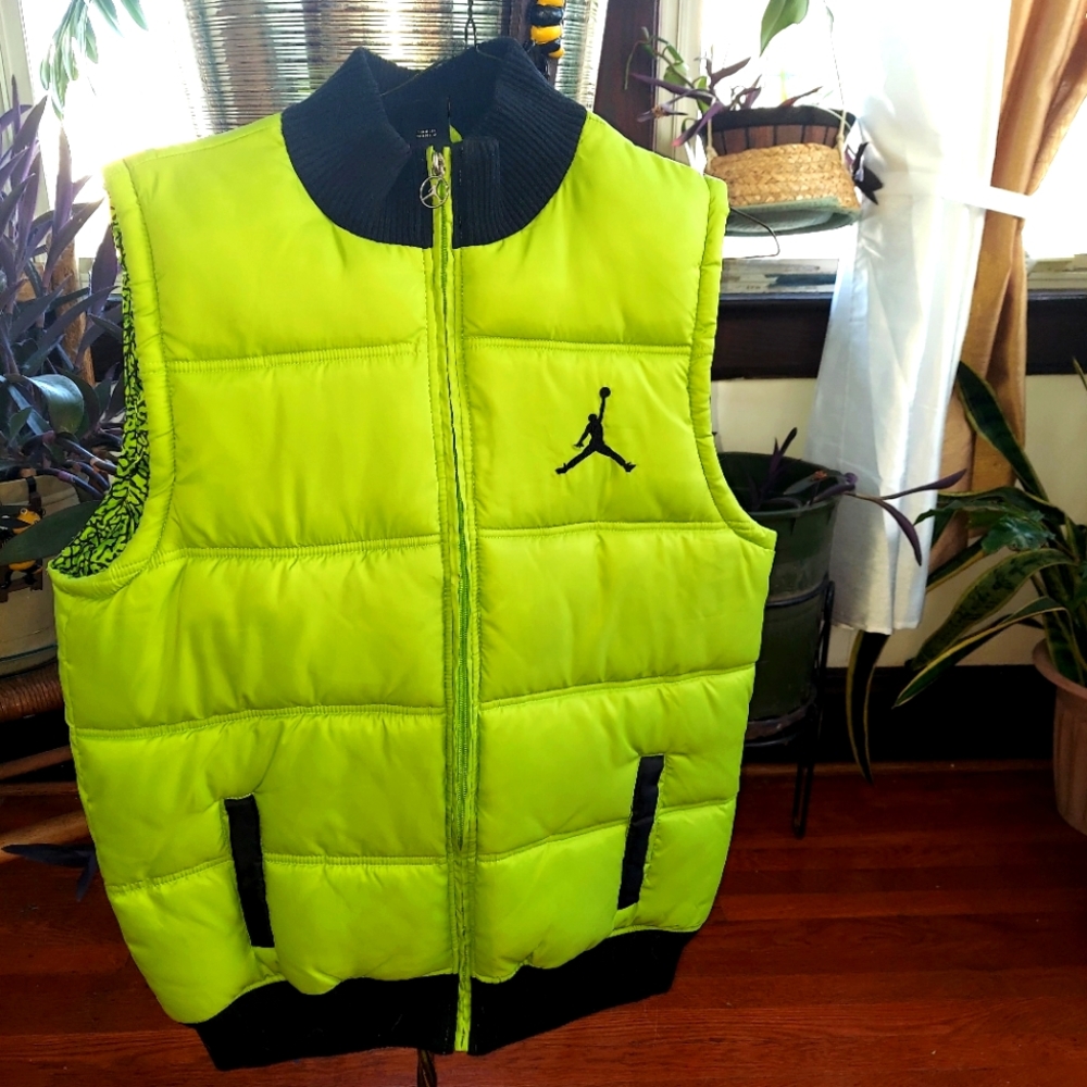 Vintage Y2K Jordan Mens Air Jordan Puffer Vest Jacket in Neon Green